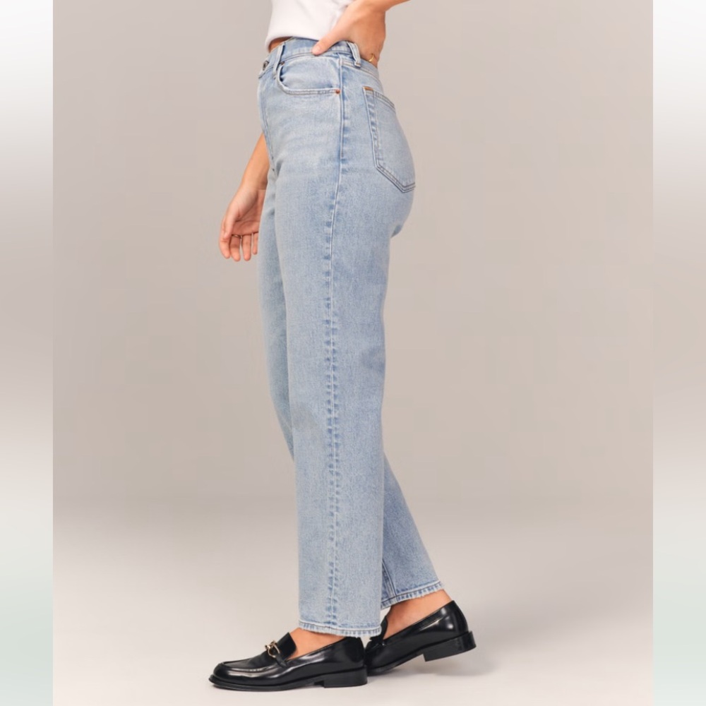 Abercrombie Curve Love Ultra High Rise Ankle Straight Jean - Picture 10 of 14